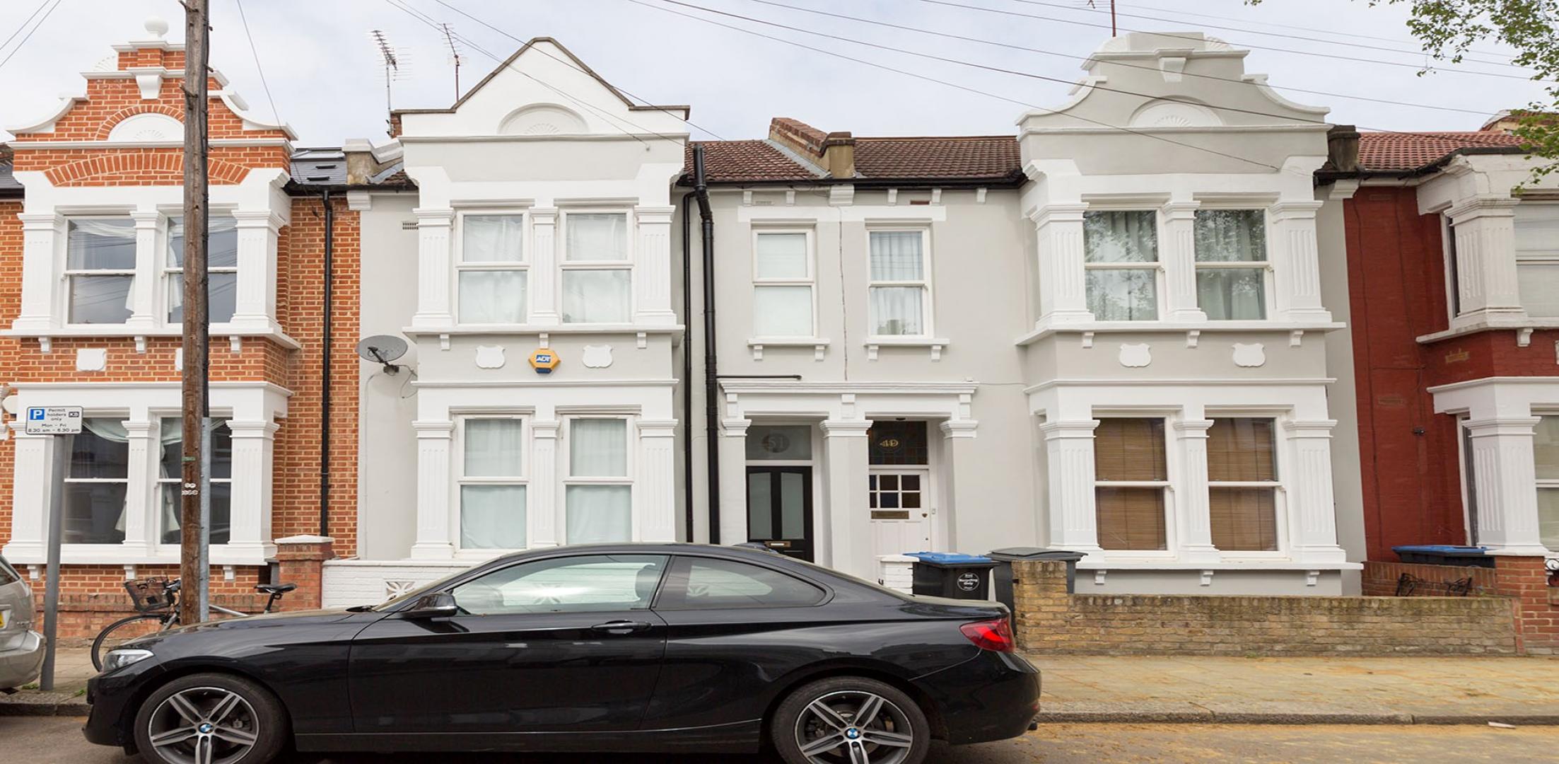 			RECENTLY REFURBISHED  , 3 Bedroom, 1 bath, 1 reception Flat			 Charteris Road, QUEENS PARK